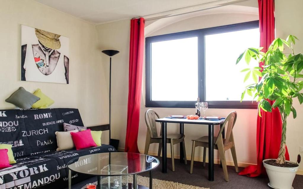 Cosy - Negresco - AC - 5 min walk to Beach - 3