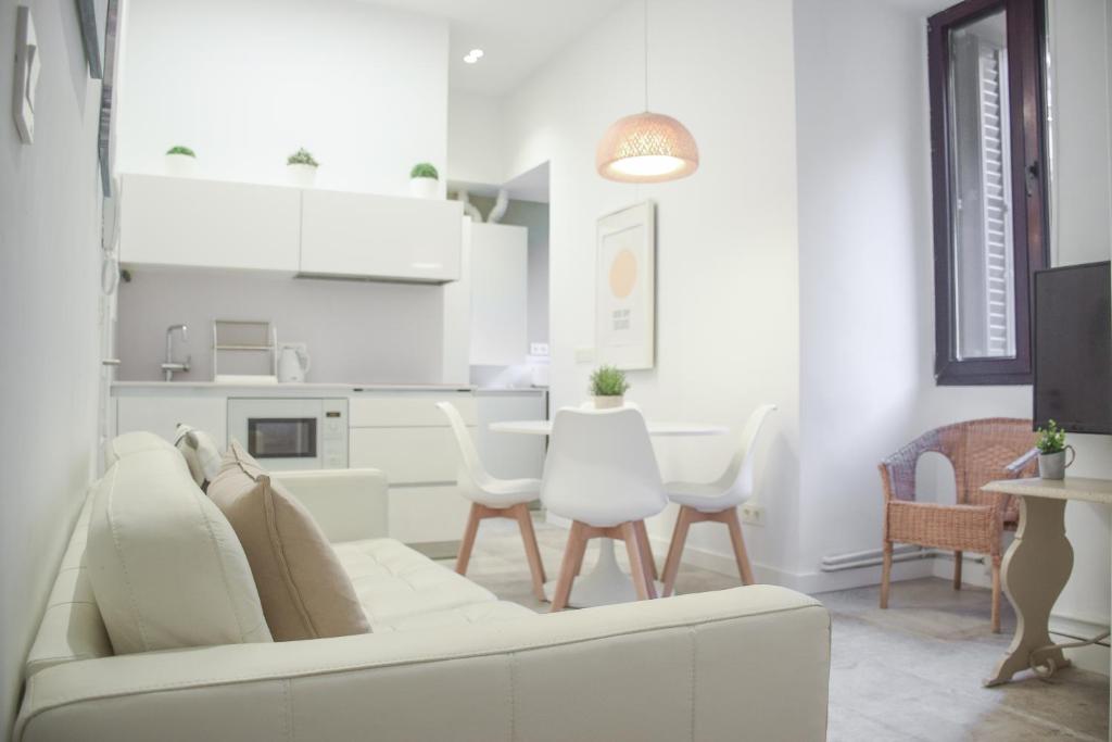 San Sebastian´s most historic street! Modern stay — Hotel in San Sebastian