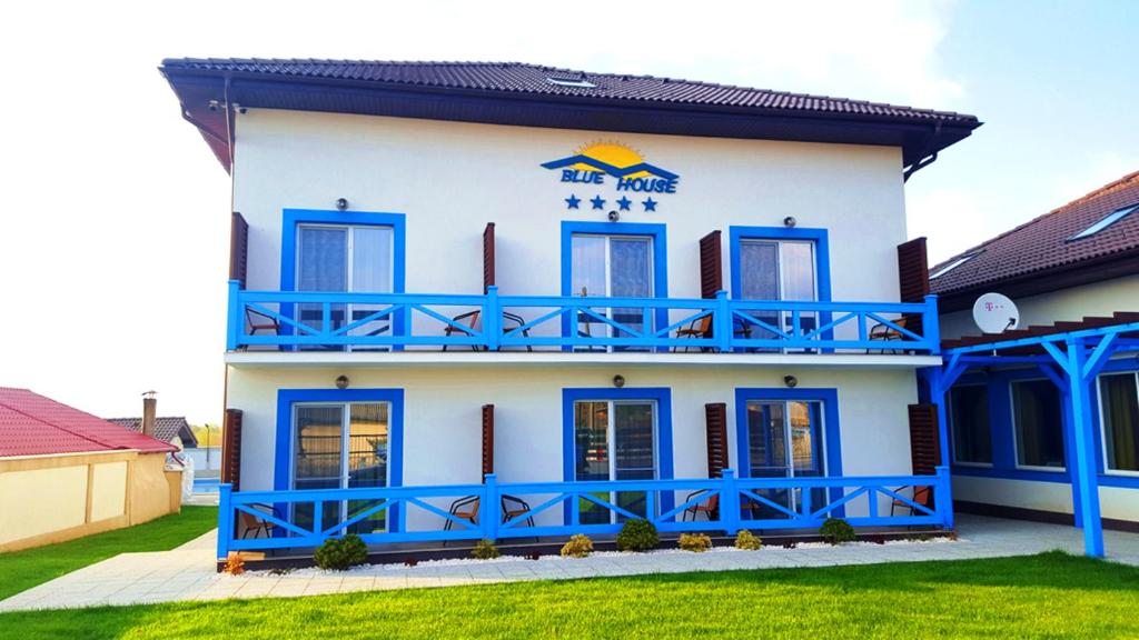 Blue House — Hotel in Murighiol