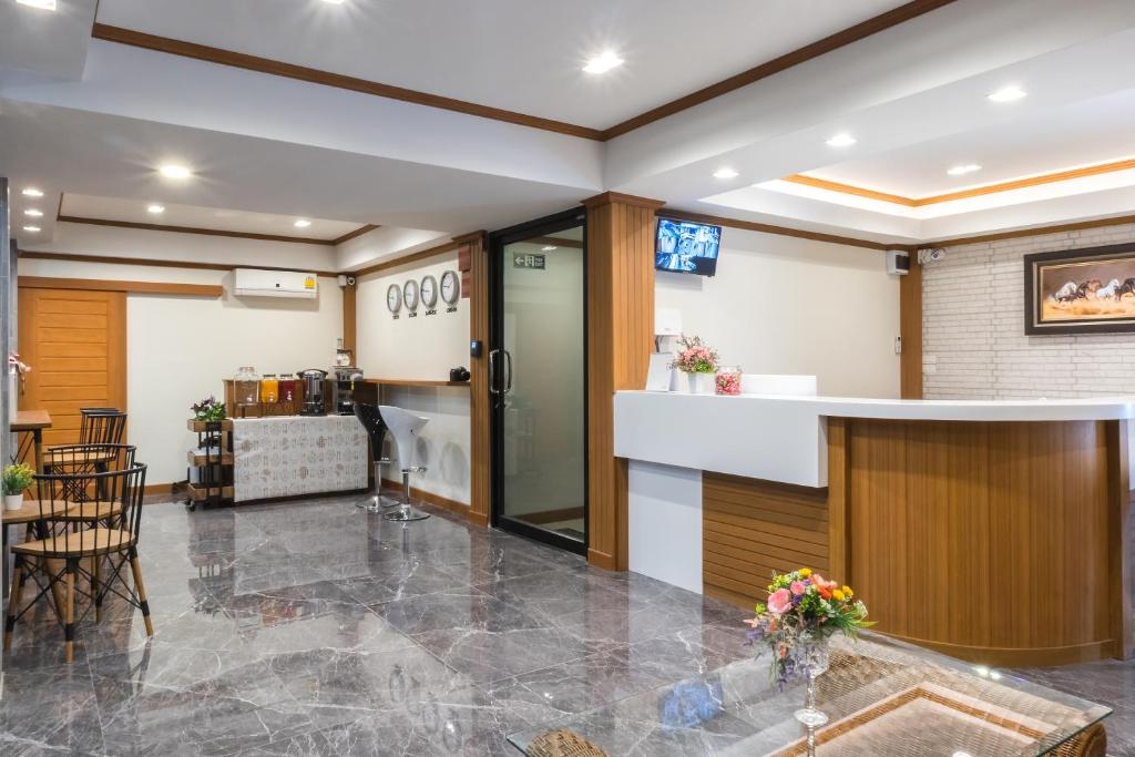 Suthep Home & Hostel
