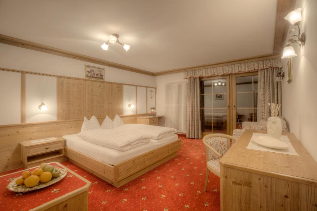 Hotel Ciasa Ai Pini photo