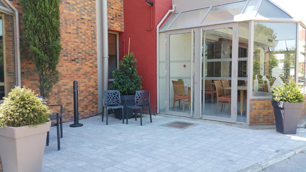 ジ・オリジナルズ・シティ、ホテル・マルセイユ・アエロポート (The Originals City, Hôtel Marseille Aéroport) エントランス