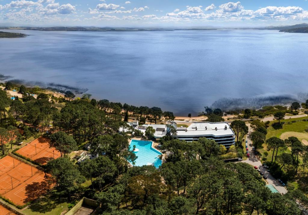 Exterior view, Hotel del Lago Golf & Art Resort in Punta Del Este