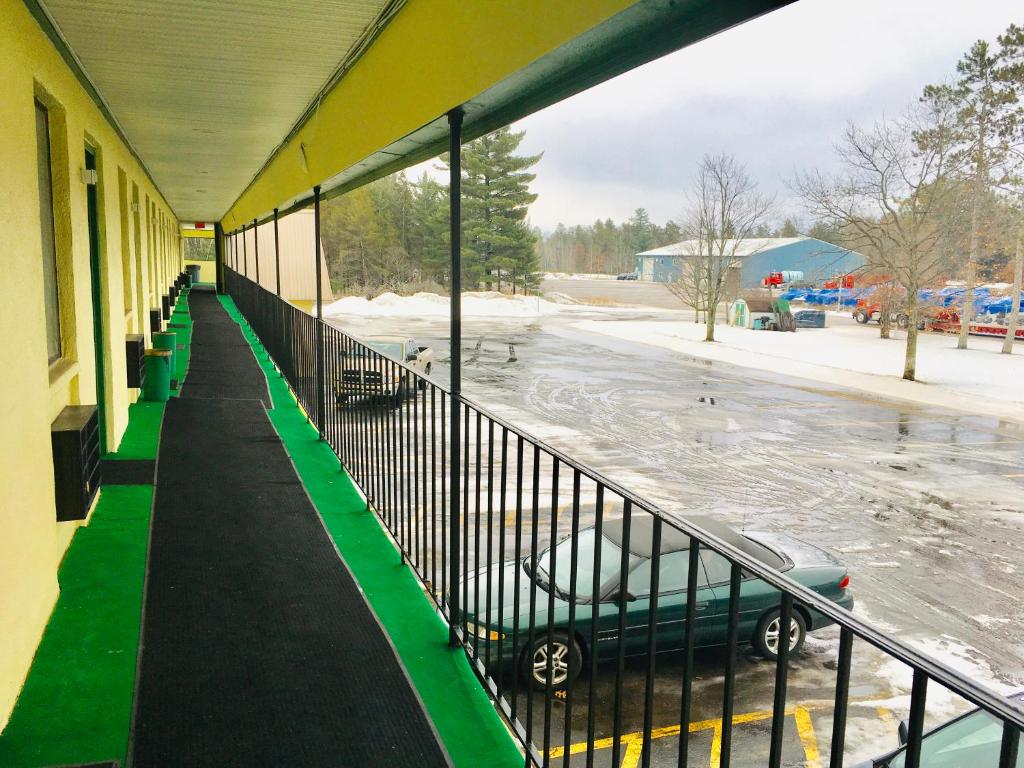 Granada Inn Motel - Kalkaska photo