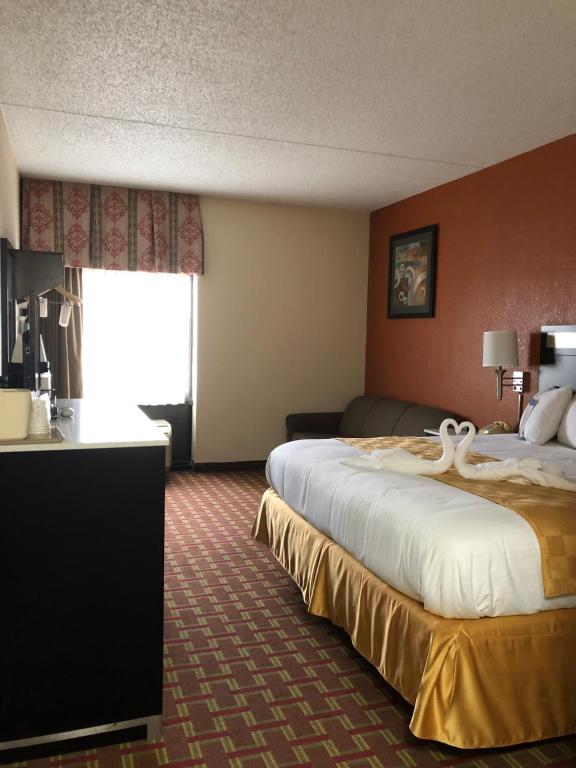 Baymont by Wyndham Cincinnati photo