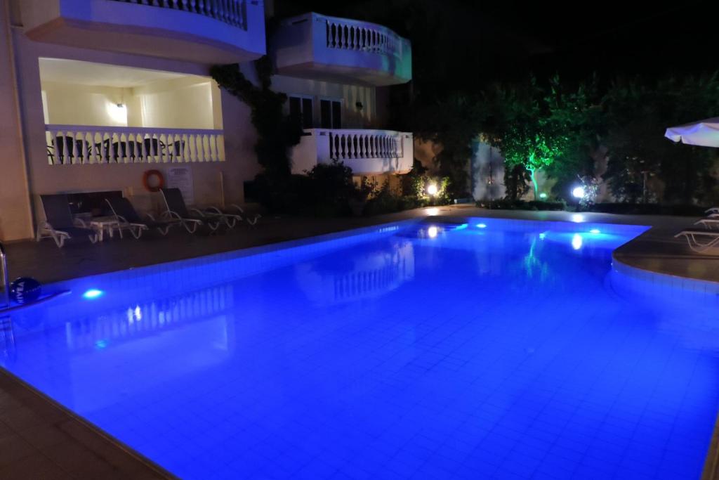 スイミングプール