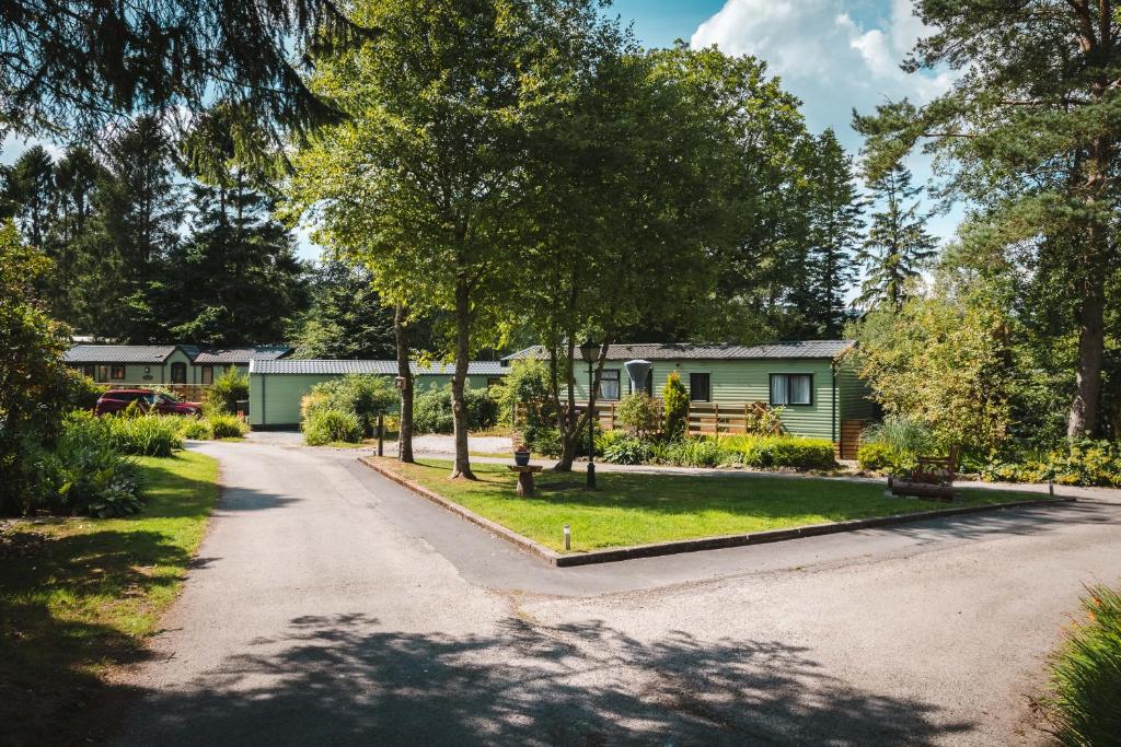 Newby Bridge Country Caravan Park, Newby Bridge - pet-friendly stay