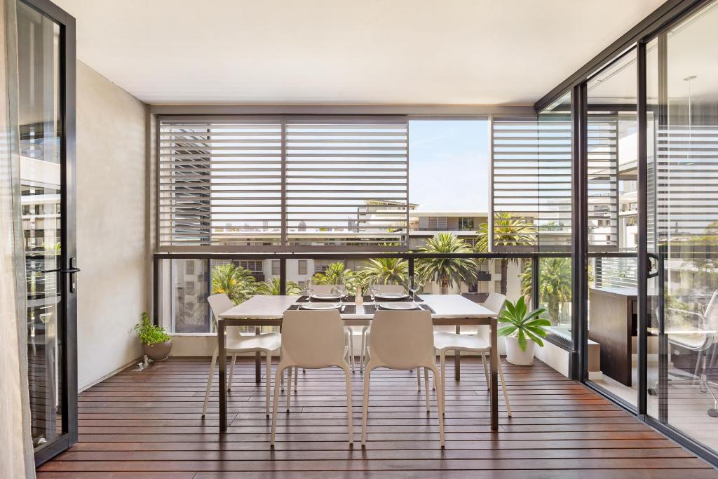 Balcony/terrace, Stylish 1 bdrm Camperdown - Car park, Gym & Pool in Sydney