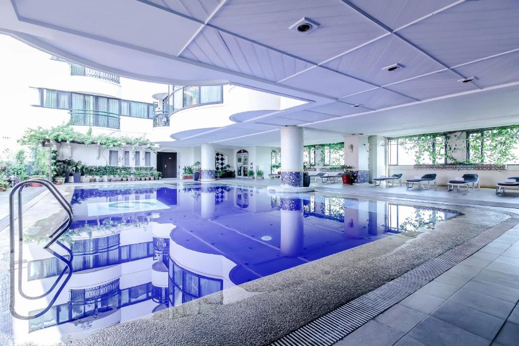 فندق ماكاتي بالاس (Makati Palace Hotel)