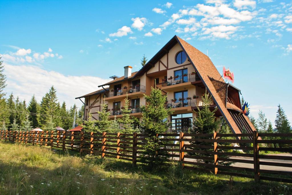 Complex Turistic Le Baron — Hotel in Vatra Dornei