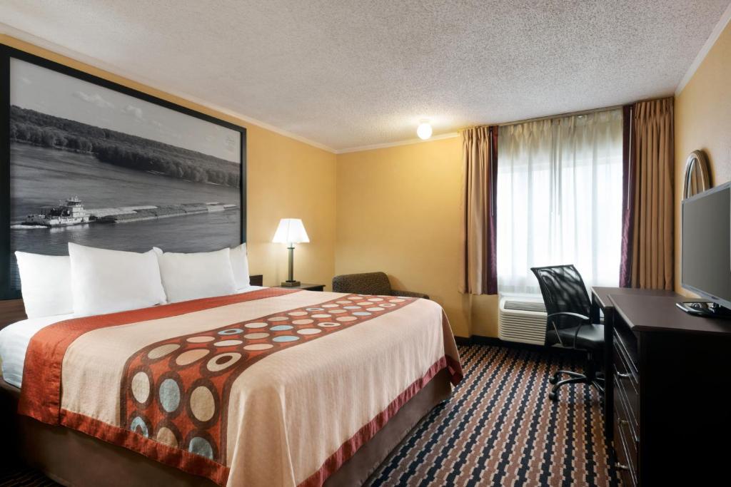 Super 8 By Wyndham Des Moines photo
