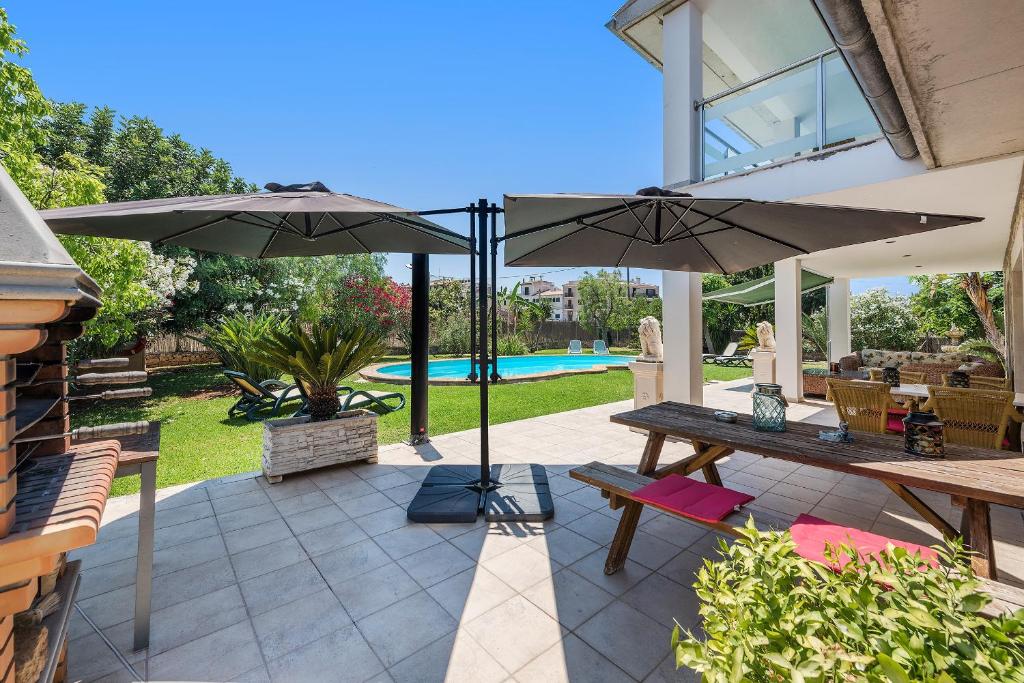 Can Costa - Quiet Villa with Private Pool photo