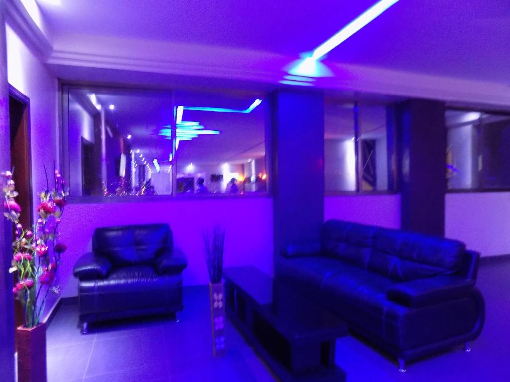 フロント・ロビー