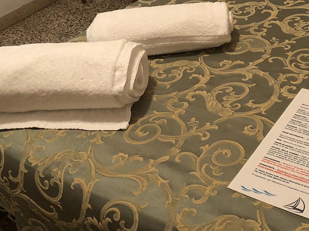 Hotel Canasta - 5