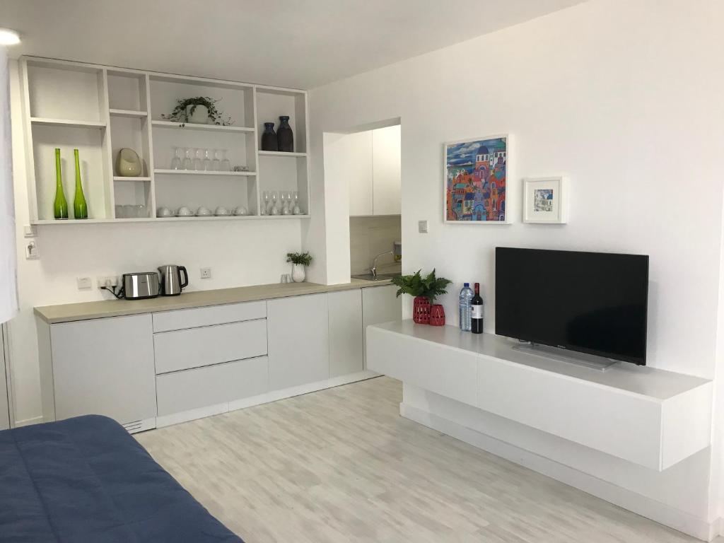 Sea View Holiday Apartment — Hotel in Larnaca