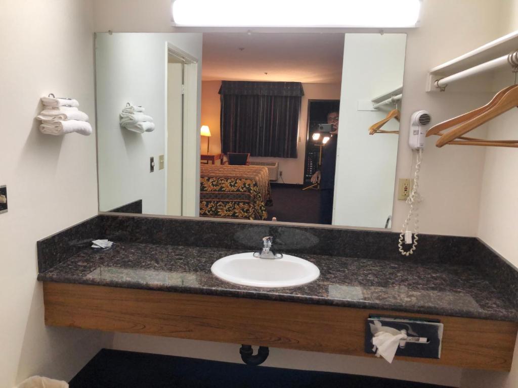 Luxury Inn photo