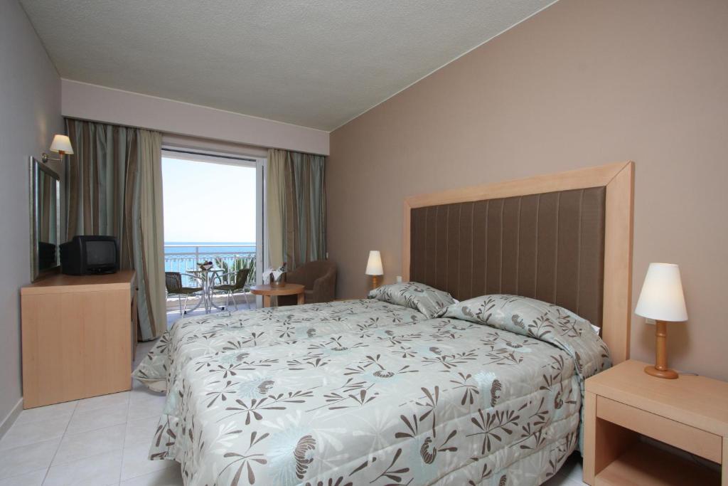 Zakantha Beach — Hotel rooms in Argassi, Ionian Islands