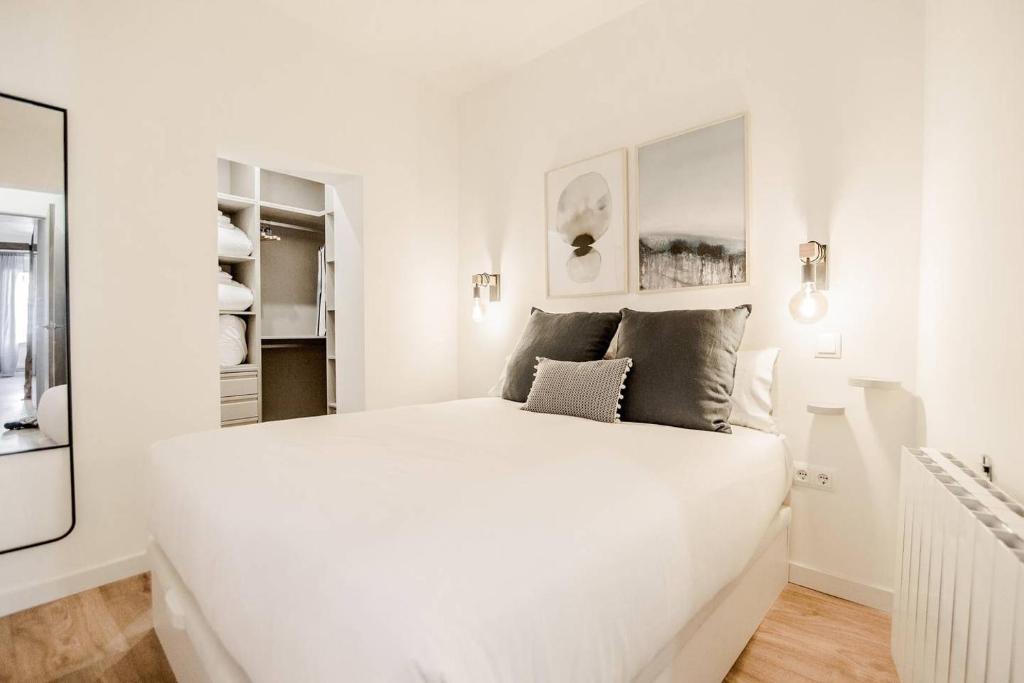 STYLISH NEST 1BD PLAZA MAYOR - SOL photo