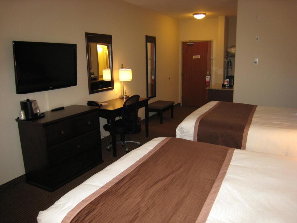 Ramada by Wyndham Creston photo