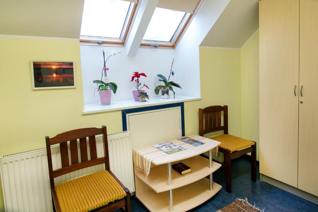 Single Room with Shared Bathroom