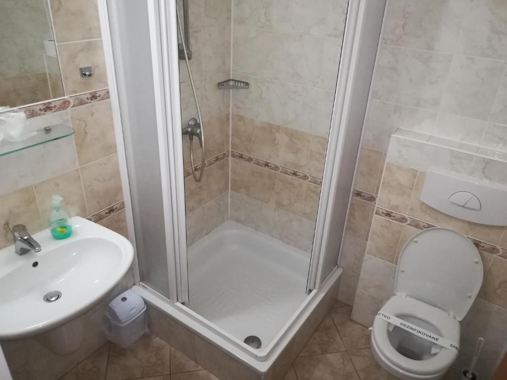 Zuhanyzó