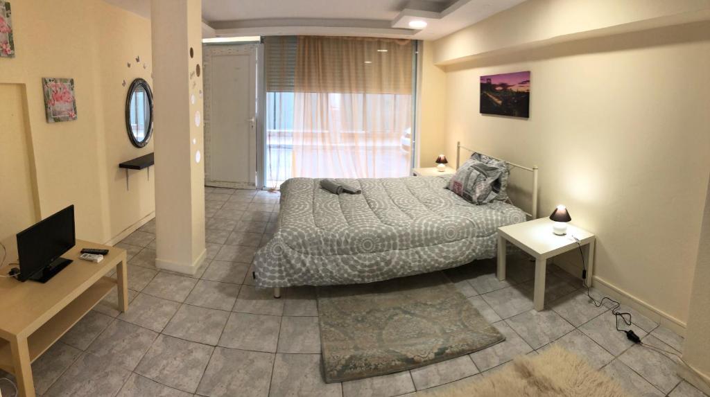 sunmer apartment 1minute from sea, 15 min from the airport photo