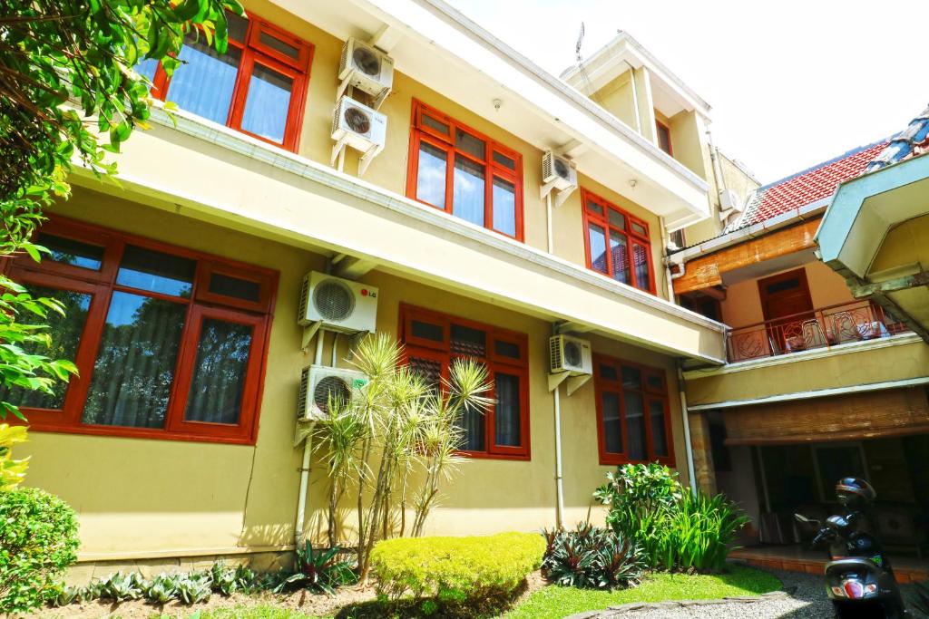 RedDoorz Plus near Brawijaya Museum