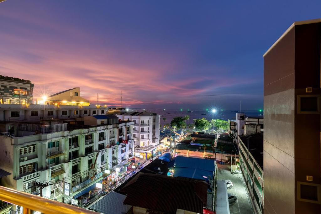 Surrounding environment, Eastiny Inn in Pattaya