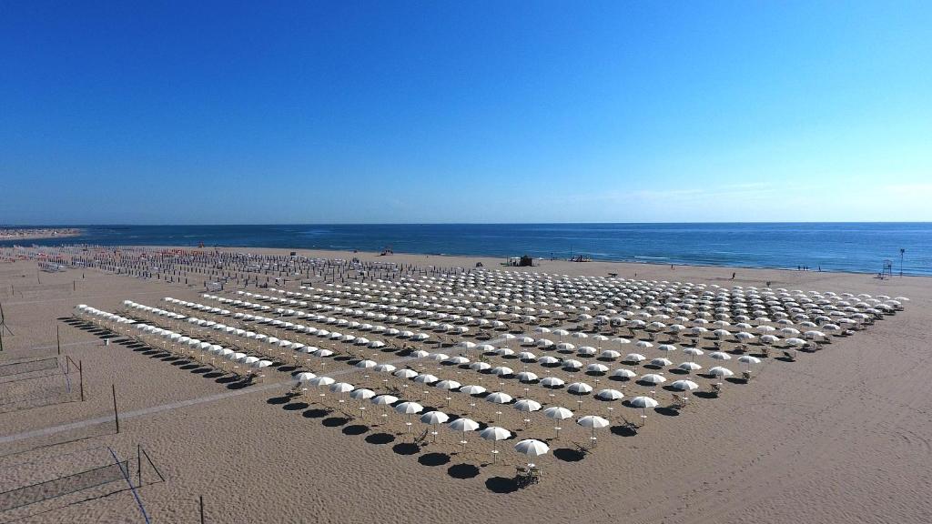 Albatross Mobile Homes on Camping Mare e Pineta — Hotel in Lido Di Spina