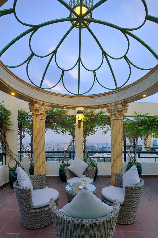 Windsor Plaza Hotel