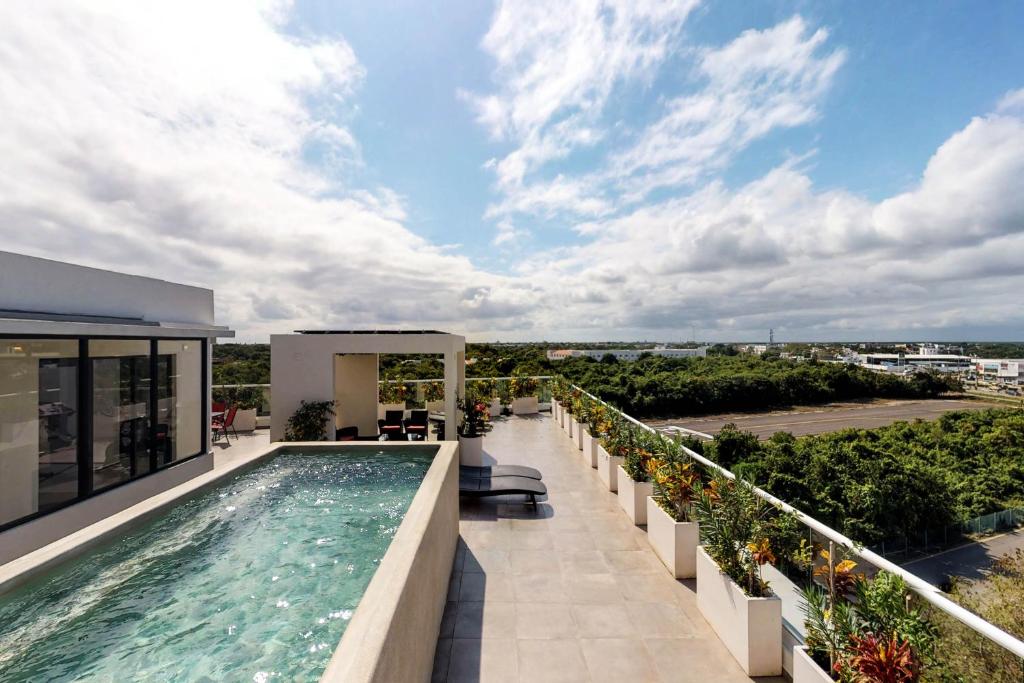 Zulim Condo - 302 - 5