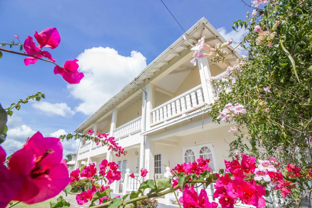 Rosewood Apartment Hotel — Hotel in Kingstown