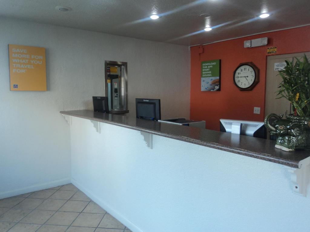 Motel 6 Albuquerque Northeast photo
