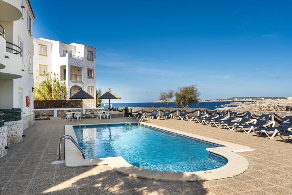 Apartamentos Sol Ponent — Hotel in Menorca