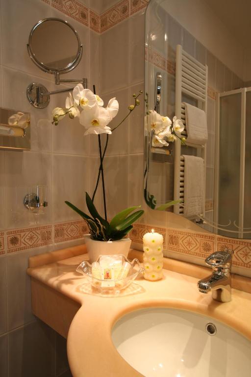 Hotel Alexander — Pokoje in Milano Marittima, Emilia-Romania