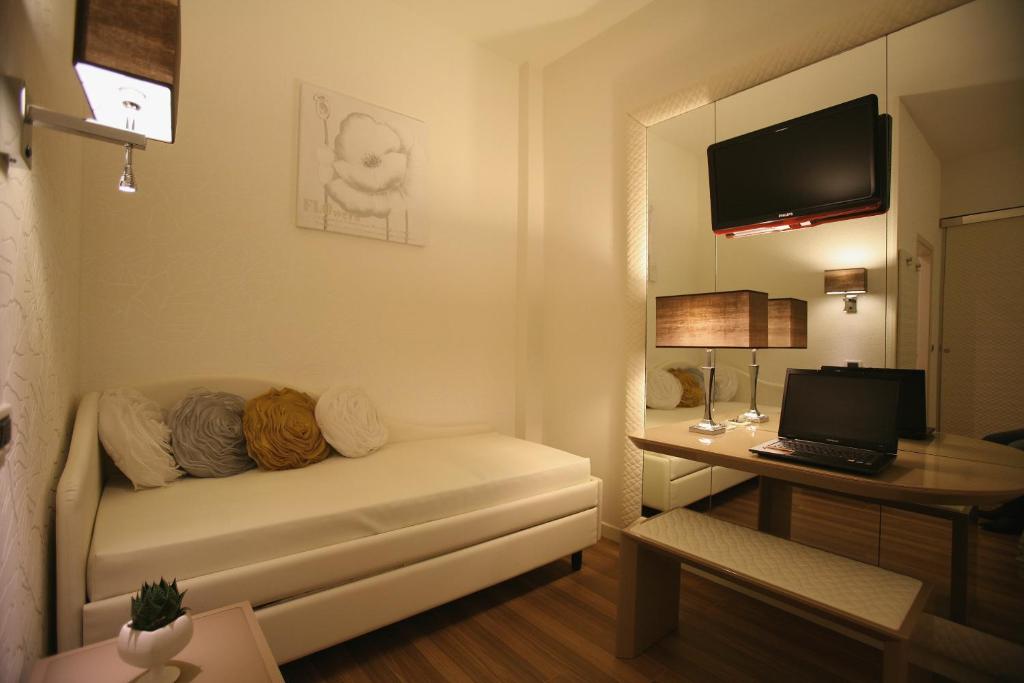 Hotel Alexander — Pokoje in Milano Marittima, Emilia-Romania