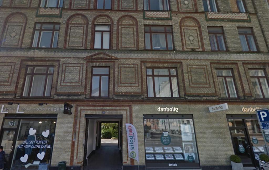 Classic Brown Stone Apartment, Copenhague
