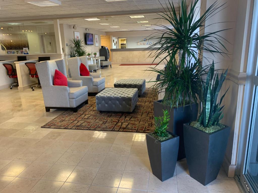 Ramada by Wyndham Sarasota Waterfront photo