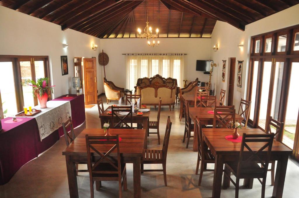 Restaurant, Villa Nilmalee eco boutique hotel in Kandy