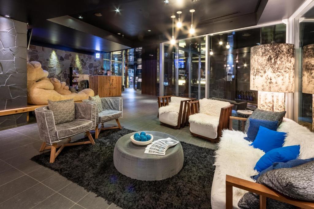 Shared lounge/TV area