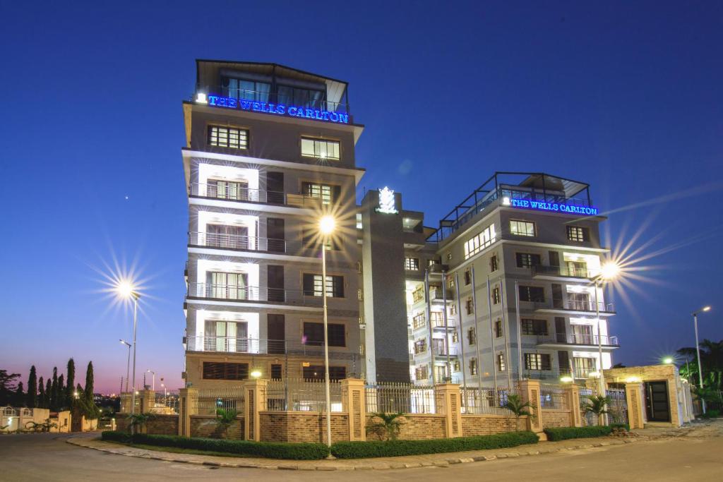 The Wells Carlton, Abudža