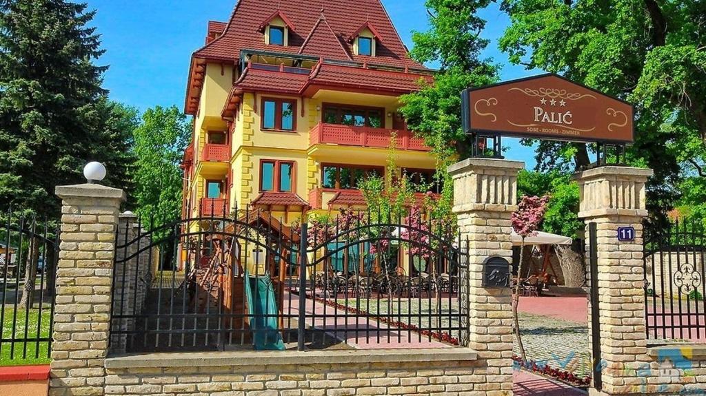 Extra Jezero rooms — Hotel in Palic