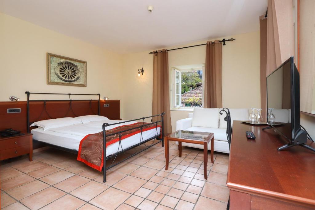 Hotel Splendido — Hotel rooms in Kotor, Kotor Municipality