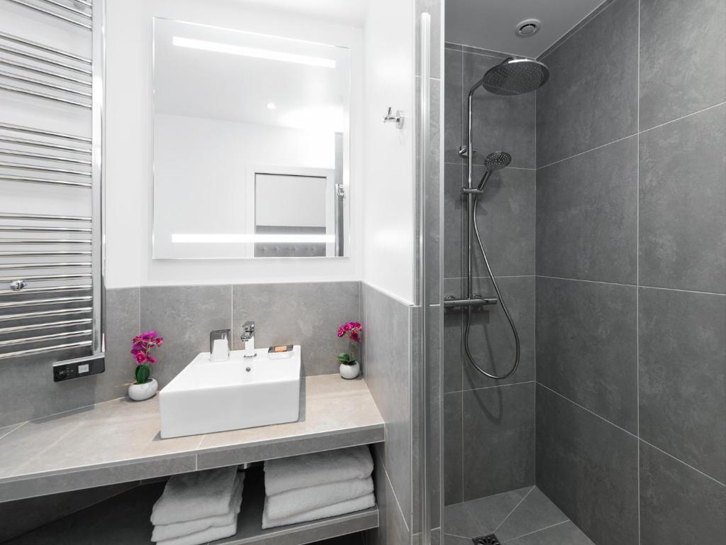 LivinParis - Luxury 2 & AC 3 Bedrooms Le Louvre photo