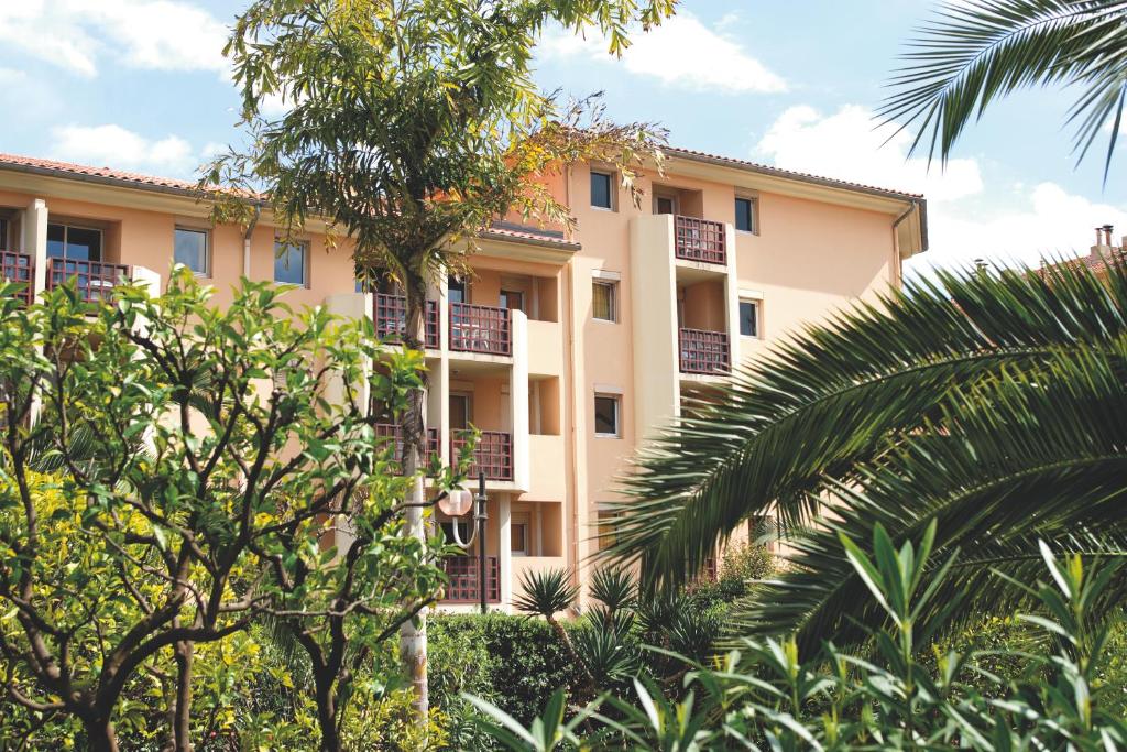 Residence Pierre &amp; Vacances Les Citronniers — Hotel in Menton