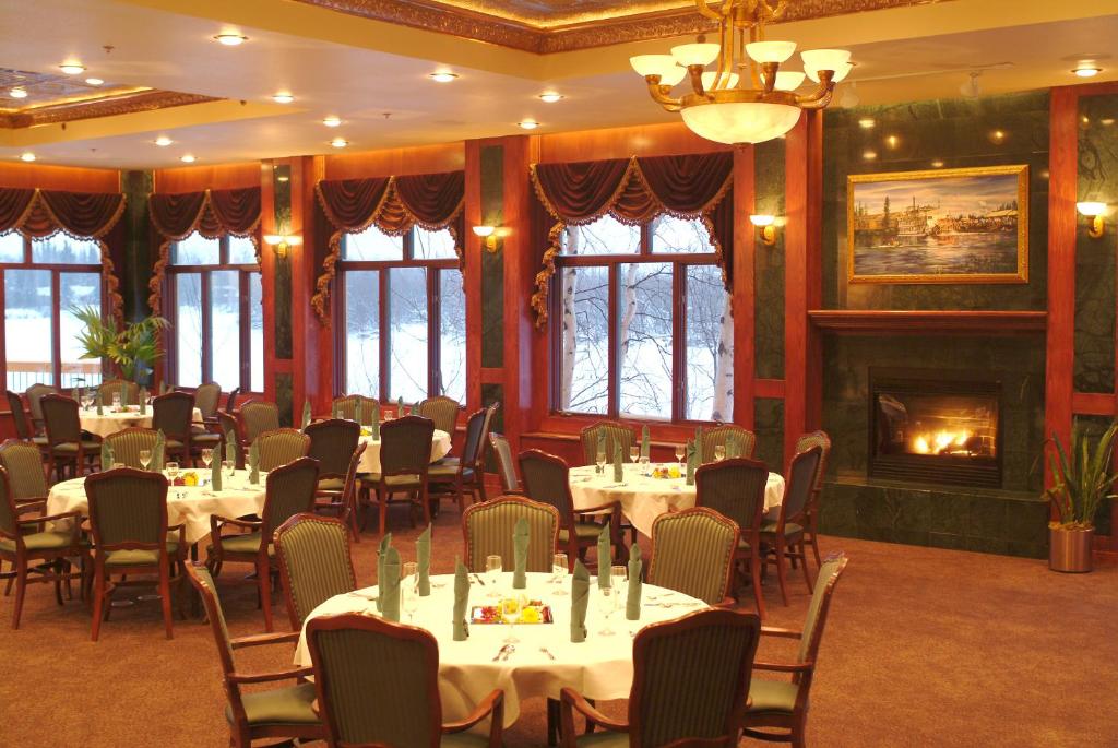 Restaurant, Pike's Waterfront Lodge in Fairbanks (AK)