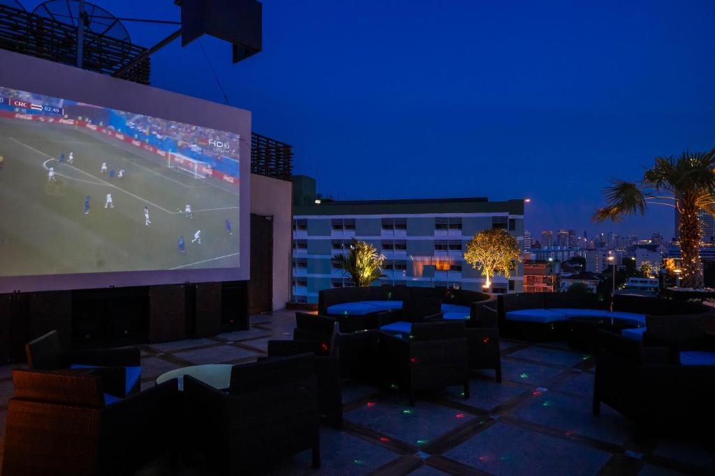 Shared lounge/TV area