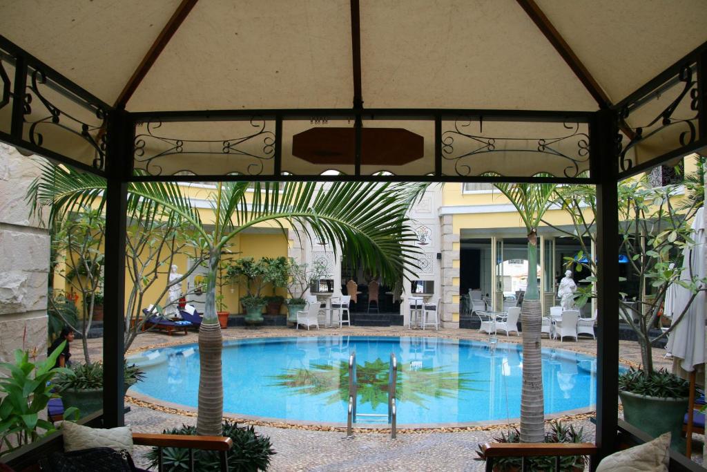 Swimming pool