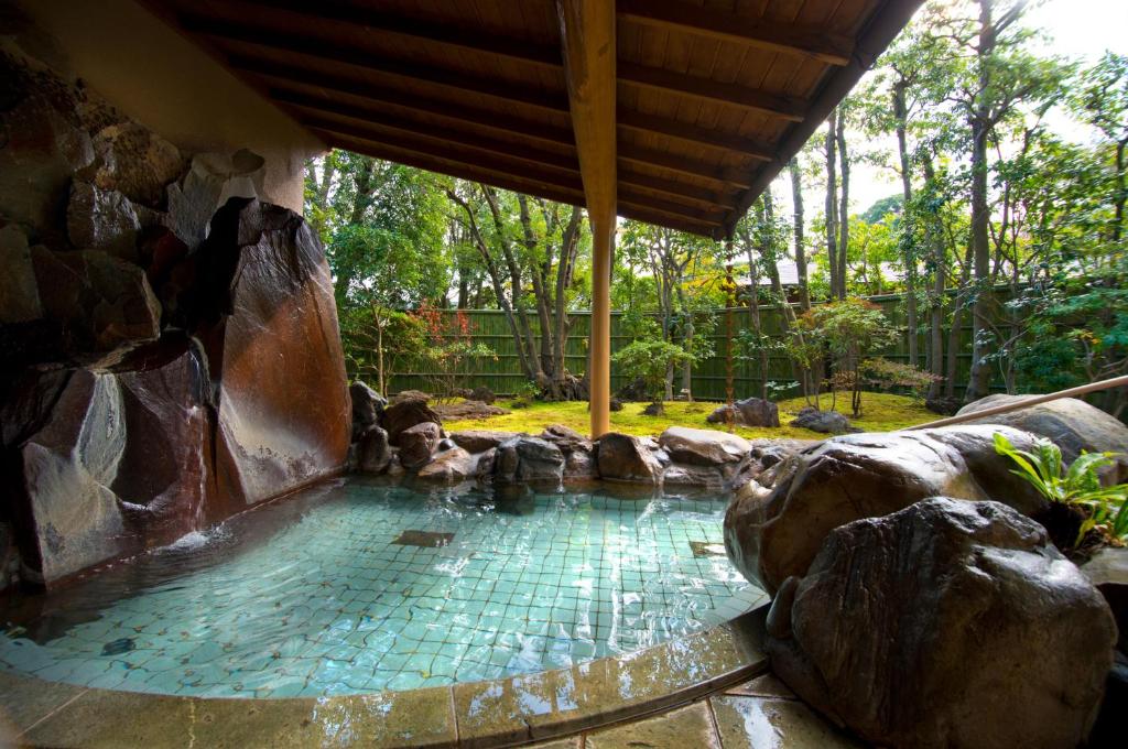 Hot spring bath