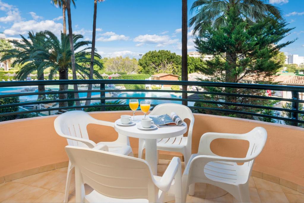 Alcudia Beach Apartments — Basen in Alcudia, Baleary